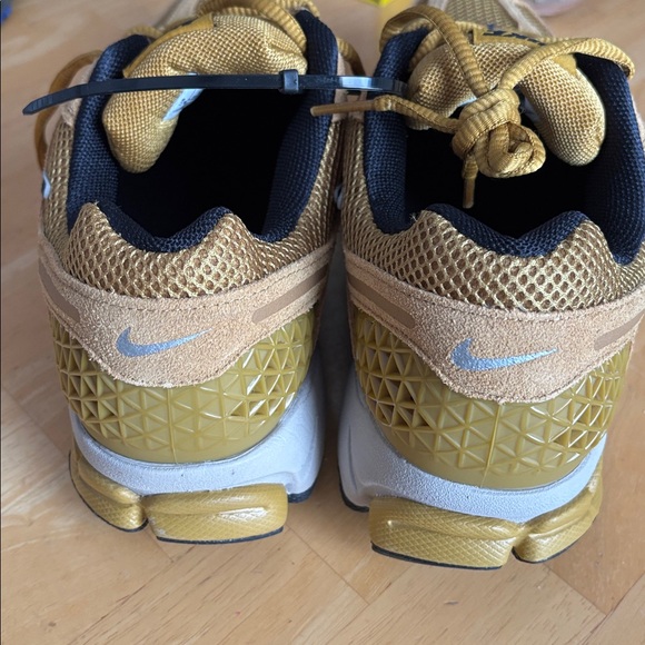 Nike vomero 5 
Men’s size 8 - Picture 6 of 7